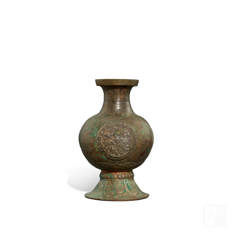 A parcel silvery bronze 'Jivajivaka' vase, Liao dynasty | 遼 銅局部鎏銀共命鳥蓮瓣紋瓶 - 图2